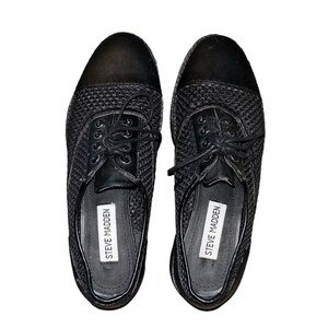 90’s Steve Madden Black mesh shoes. Size 6.